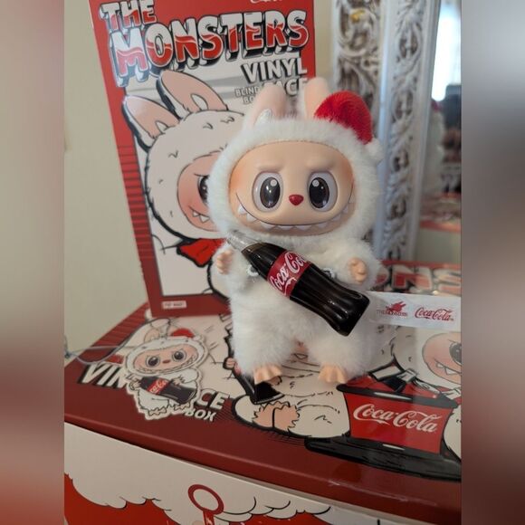 Coca-Cola The Monsters Vinyl Figure - Picture 1 of 8
